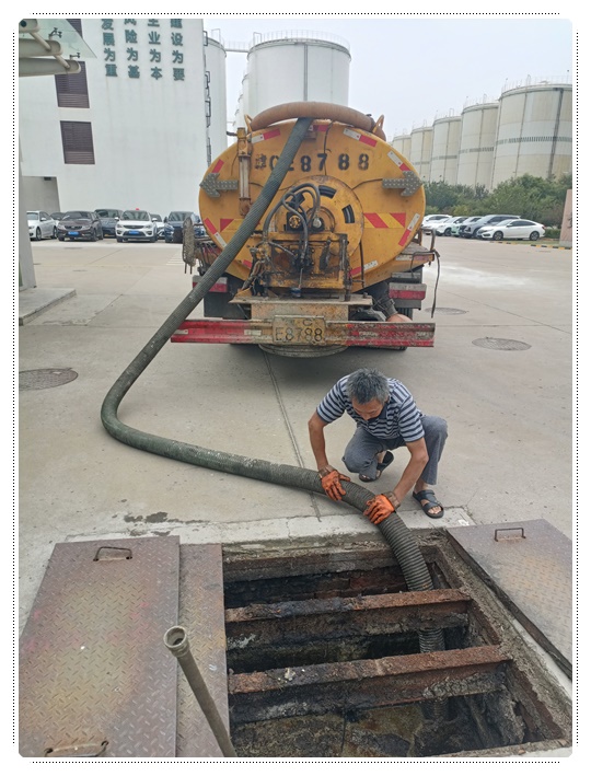 沉湖管委会隔油池清掏