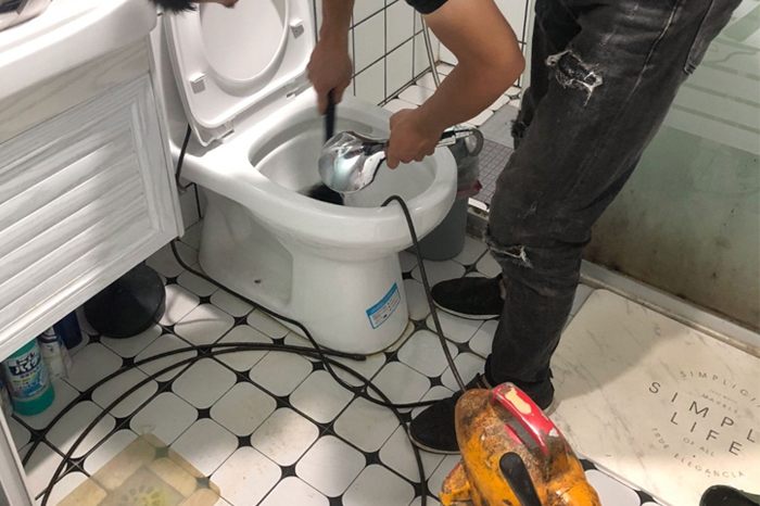 沉湖管委会马桶堵塞自己疏通还是找师傅？专业上门服务让你省时更省心